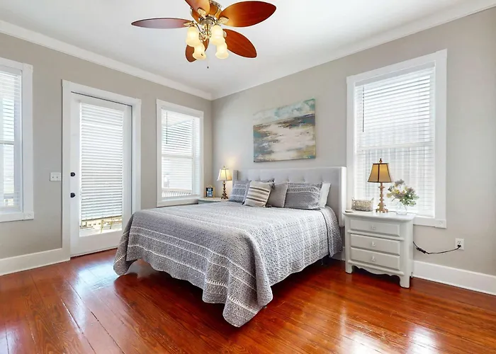 Holiday home Lagoon-front Dog-friendly Duplex With Heated Outdoor Pool Hot Tub & Ac *