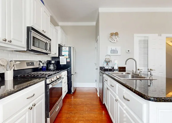 Lagoon-front Dog-friendly Duplex With Heated Outdoor Pool Hot Tub & Ac Holiday home Gulf Shores