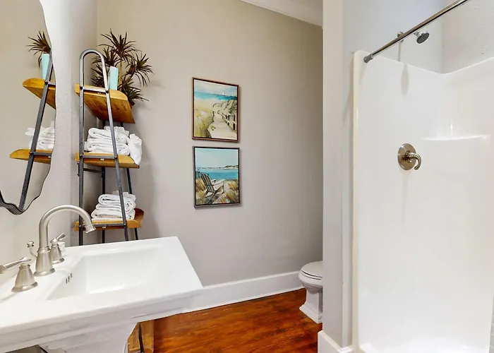 Lagoon-front Dog-friendly Duplex With Heated Outdoor Pool Hot Tub & Ac Holiday home