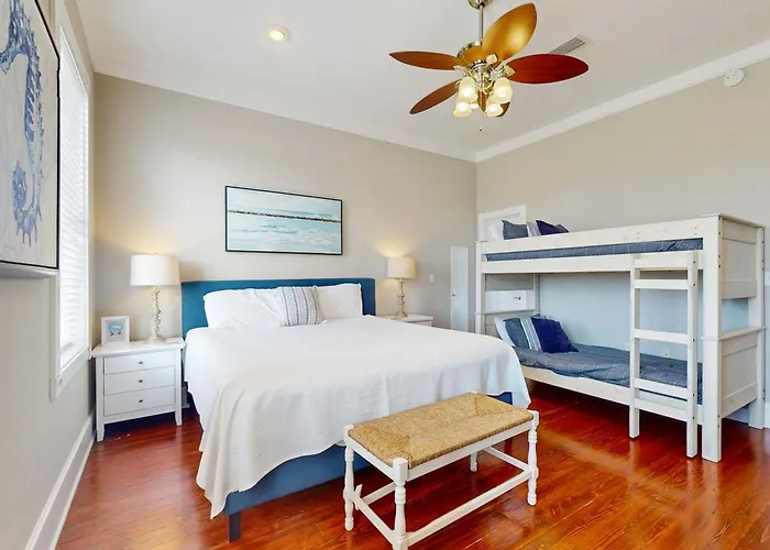 Lagoon-front Dog-friendly Duplex With Heated Outdoor Pool Hot Tub & Ac Holiday home *